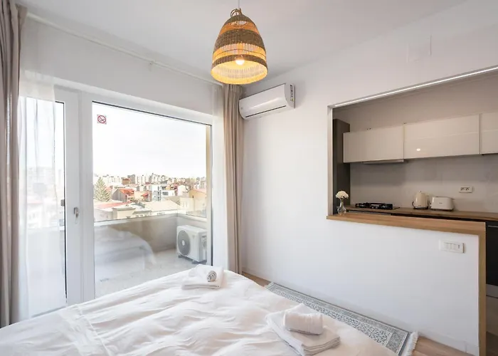 Zen 3 & 4 - Elegant In Prime Location Apartment