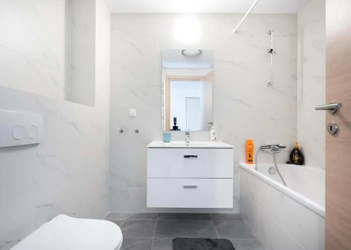 Zen 3 & 4 - Elegant In Prime Location Бухарест